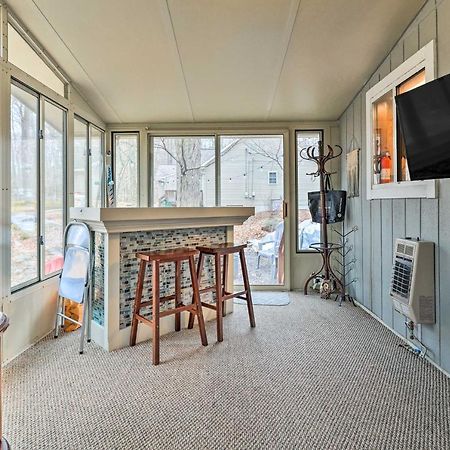 Poconos Vacation Home Walk To Locust Lake! Pocono Lake Exterior photo
